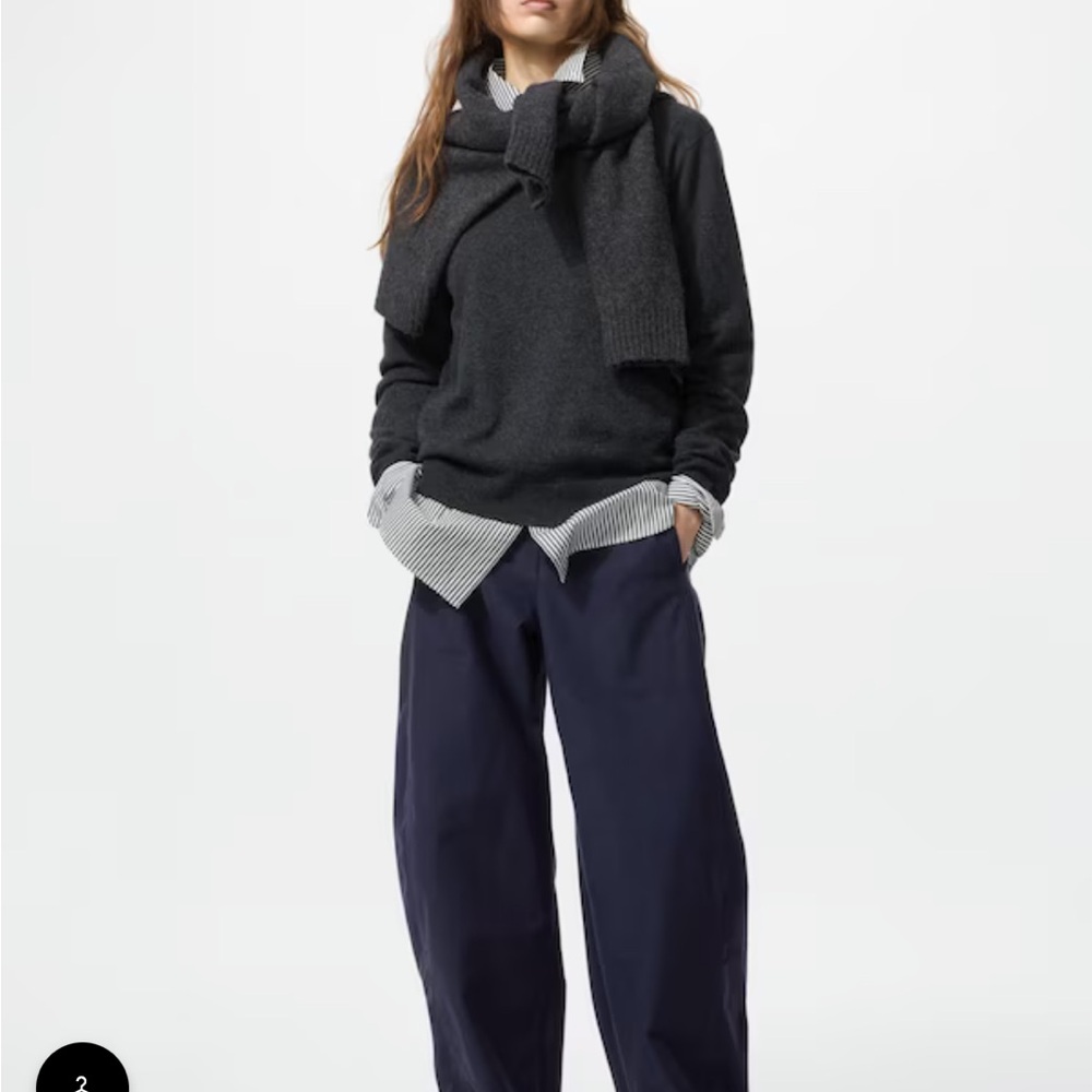 Uniqlo Barrel Wide Leg Pants in Navy
